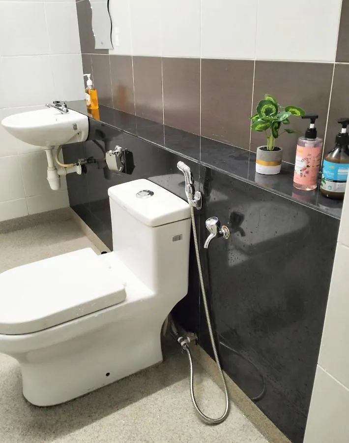 Jb Austin Perdana Tidy Simple Comfy 2Br5Pax Apartment Johor Bahru