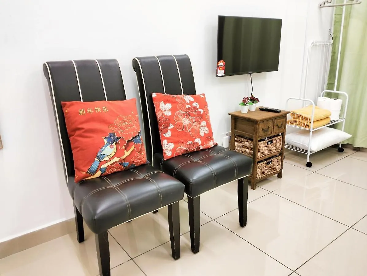 Jb Austin Perdana Tidy Simple Comfy 2Br5Pax Apartment Johor Bahru