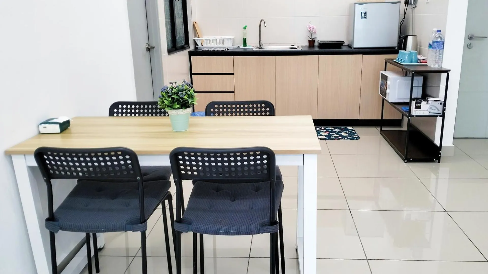 Jb Austin Perdana Tidy Simple Comfy 2Br5Pax Apartment Johor Bahru